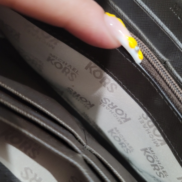 Michael Kors Jet Set Travel Top Zip Tote with Quarter Zip Wallet - Picture 4 of 4